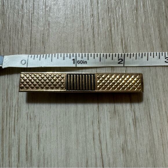 Vintage 2-3/8" Gold Tone & Black Multi Texture Design Vintage SWANK Tie Bar Clip - Picture 3 of 4